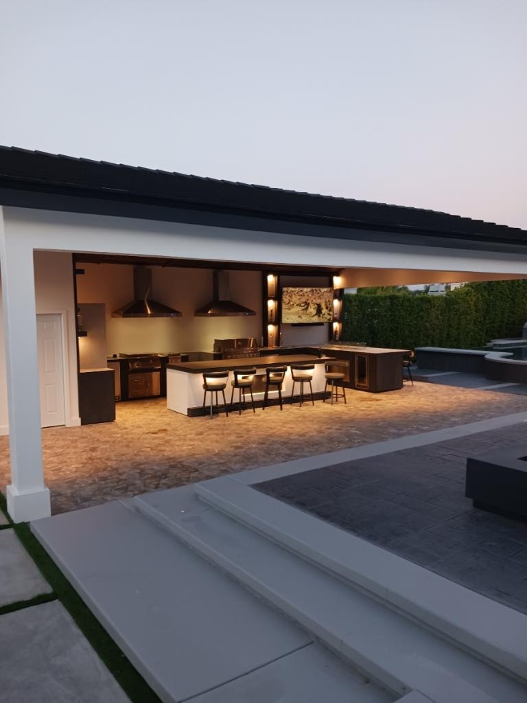 Full Outdoor Kitchen